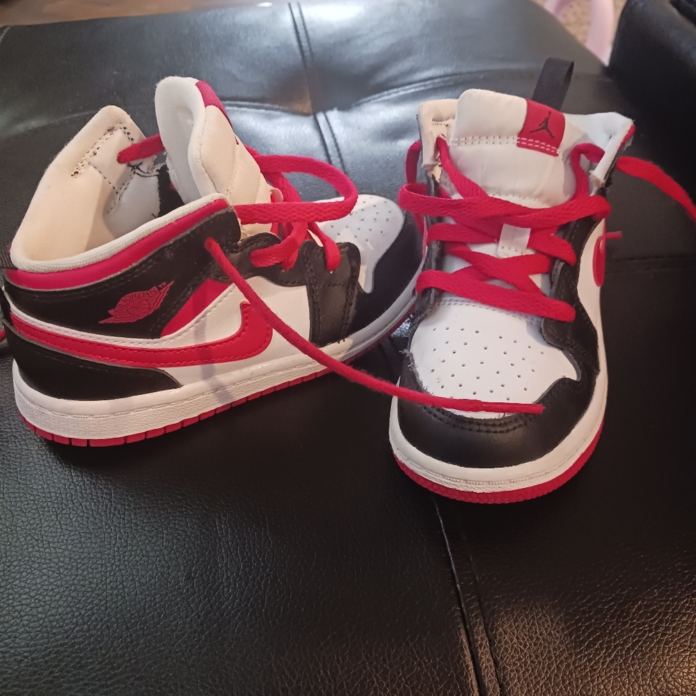 Gym shoes